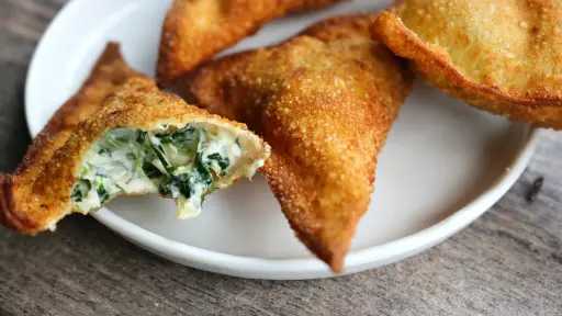 تحمير السمبوسة في الفرن: خيار صحي بمذاق مقرمش يضاهي القلي