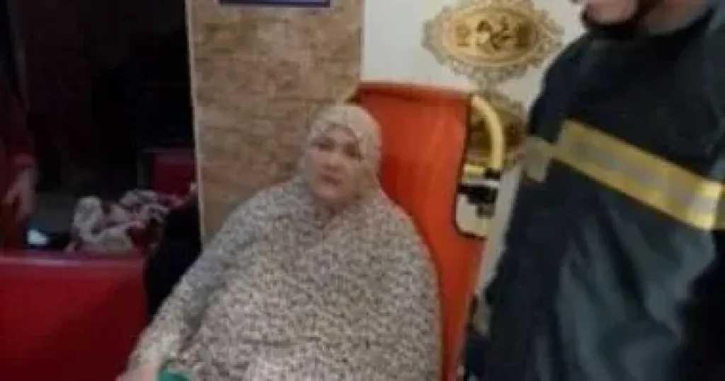 رجال الشرطة بالقاهرة يستجيبون لاستغاثة إنسانية وينقلون مريضة لتلقي العلاج