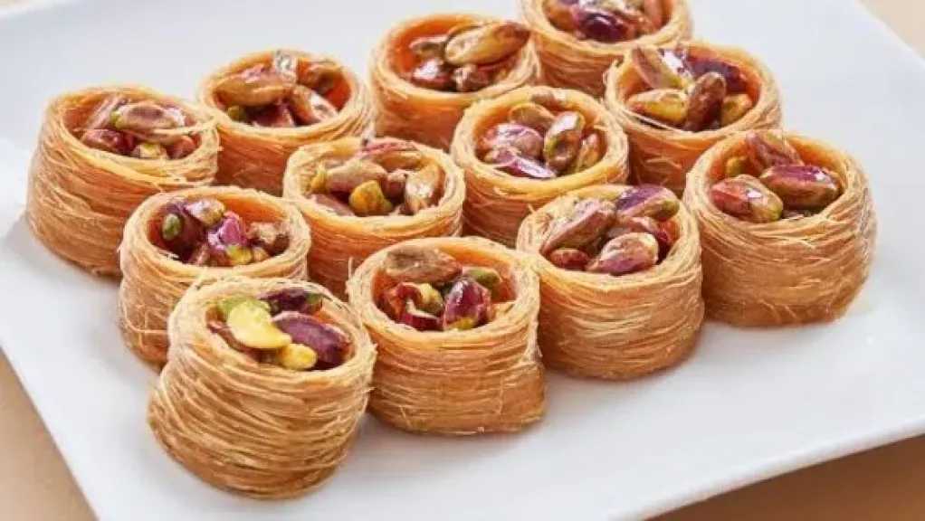 طريقة عمل كنافة الأساور.. إبداع ربات البيوت في شهر رمضان