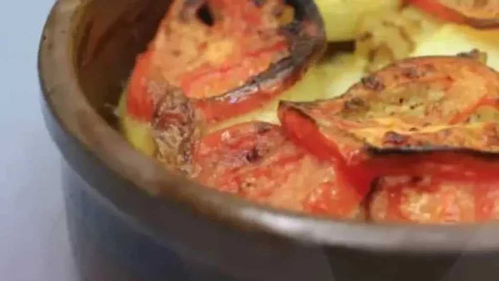 طريقة عمل طاجن سمك الفيليه بالبطاطس في الفرن.. وصفة سهلة بطعم مميز