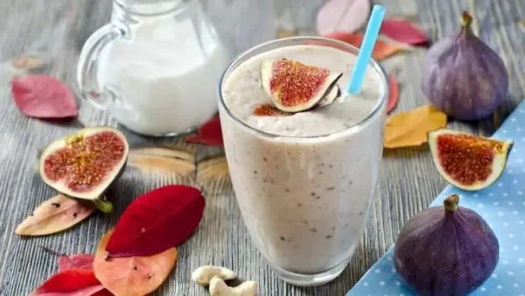 عصير التين باللبن