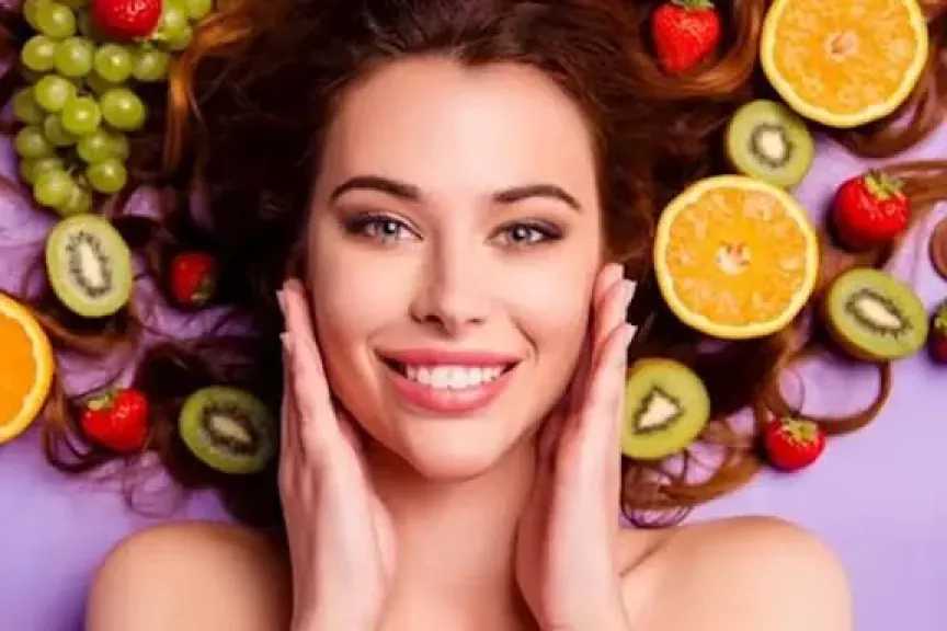 خبراء تغذية يكشفون عن مشروبات تعزز إنتاج الكولاجين لتحسين صحة البشرة والشعر