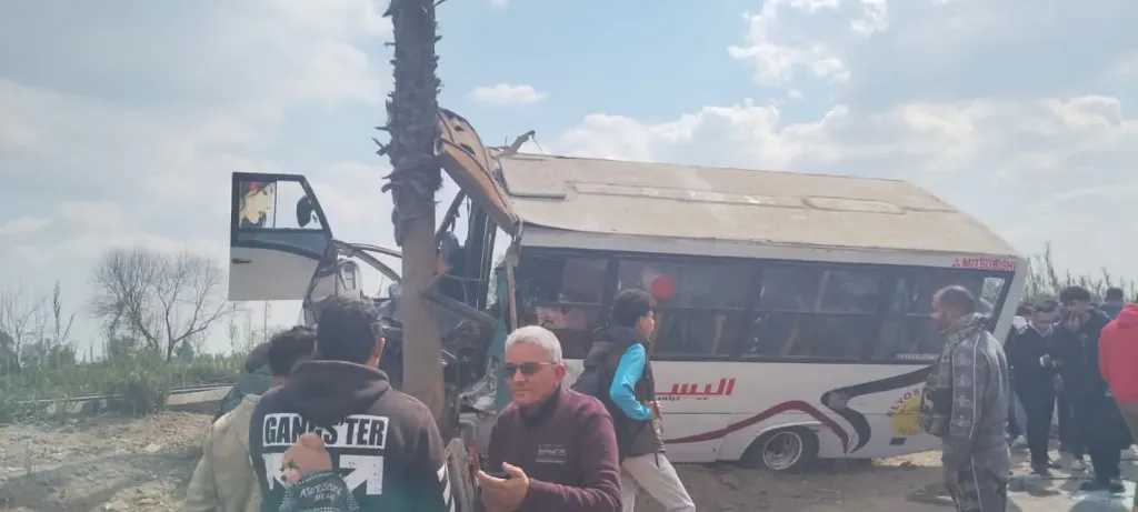 مصرع وإصابة 8 نساء في حادث انقلاب أتوبيس على طريق ”طنطا - المحلة”