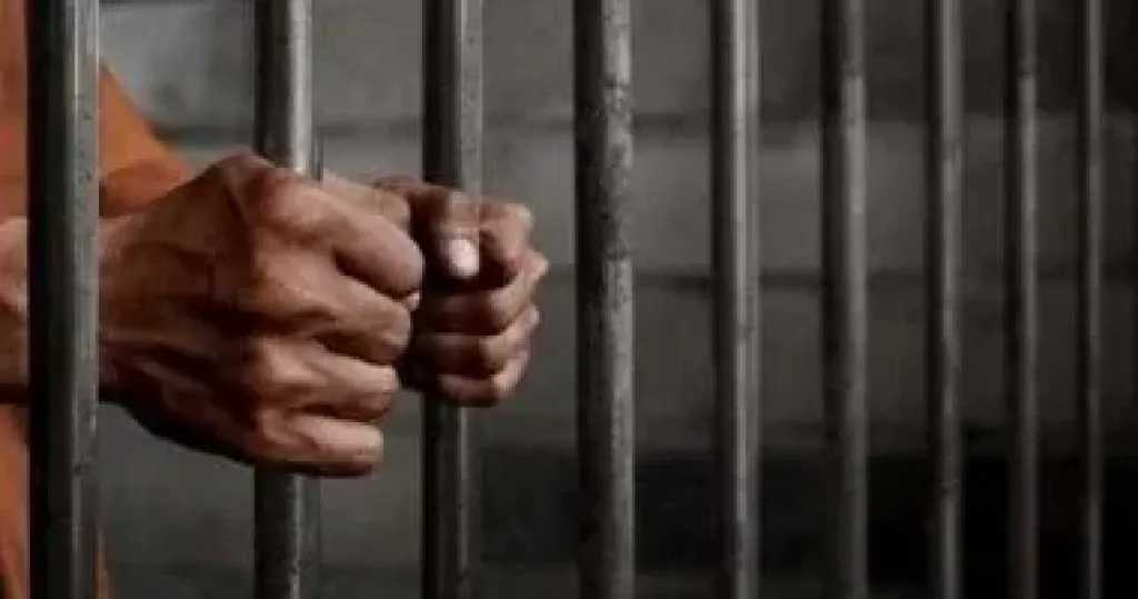 تجديد حبس عامل خردة بتهمة قتل سيدة وإخفاء جثتها داخل ماسورة صرف صحي