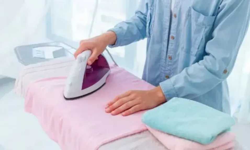 أبرز أخطاء كي الملابس وكيفية تجنبها للحفاظ على جودتها