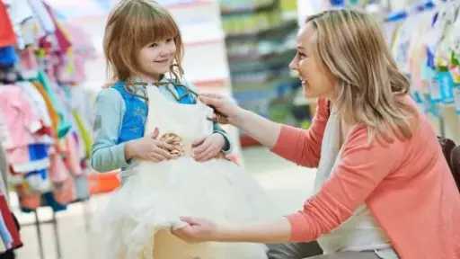 اختيار ملابس العيد للأطفال.. راحة وسلامة قبل المظهر اختيار ملابس العيد للأطفال.. راحة وسلامة قبل المظهر