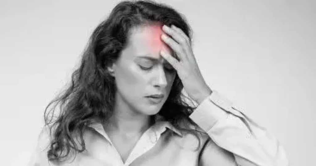 دراسة: النساء أكثر عرضة للإصابة بالصداع النصفي وتأثير الهرمونات يضاعف المخاطر