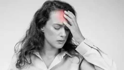 دراسة: النساء أكثر عرضة للإصابة بالصداع النصفي وتأثير الهرمونات يضاعف المخاطر