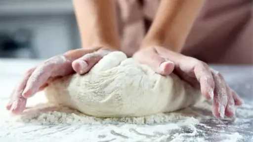 تحذير صحي: مخاطر تناول عجينة الكعك النيئة مع اقتراب عيد الفطر تحذير صحي: مخاطر تناول عجينة الكعك النيئة مع اقتراب عيد الفطر