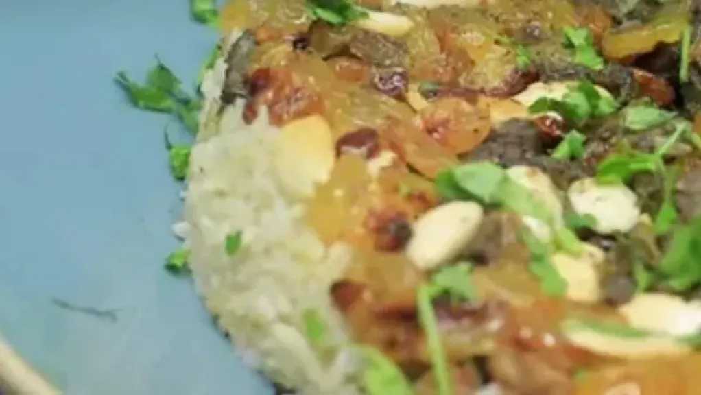 أرز بسمتي بالكبد واللوز والزبيب.. وصفة مثالية لمائدة رمضان