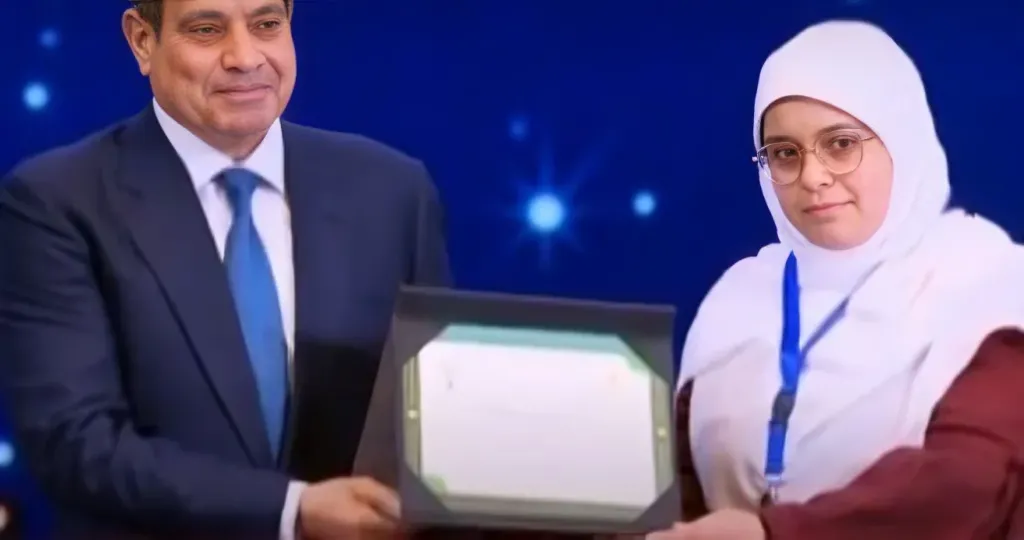 الرئيس السيسي يكرم رقية رفعت بعد فوزها في المسابقة العالمية للقرآن الكريم