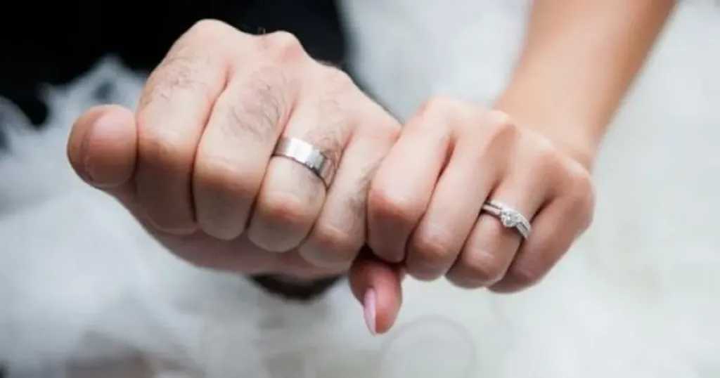 الدكتور علي جمعة يحلل الزواج الإلكتروني بشرط