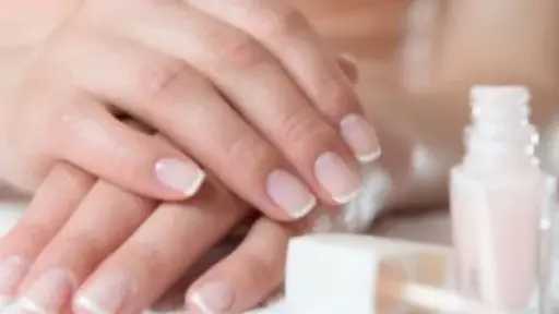 مع اقتراب العيد.. 6 نصائح ذهبية للعناية بصحة الأظافر
