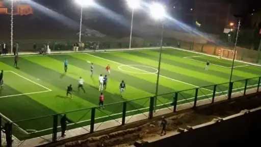 طالب يتعرض لجرح قطعي يحتاج إلى 60 غرزة بسبب اعتداء خلال مباراة كرة قدم