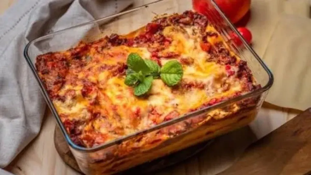 دجاج بصوص الفلفل الأحمر ولازانيا