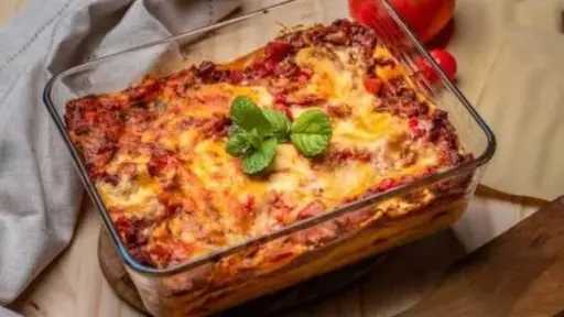 انا حوا يقدم وجبة فطور اليوم التاسع والعشرين من رمضان دجاج بصوص الفلفل الأحمر ولازانيا.. بالهنا