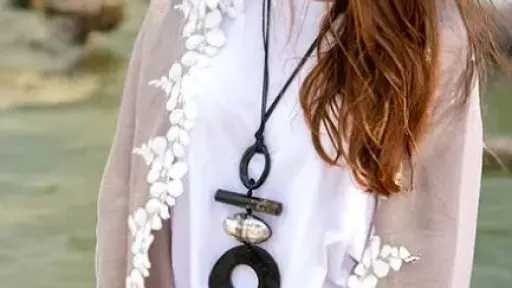 دليلك لاختيار أزياء العيد بناءً على شكل جسمك وأسرار الإطلالة المثالية