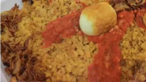 مع انتهاء رمضان.. ”الكشري” يتصدر موائد اليوم الأخير