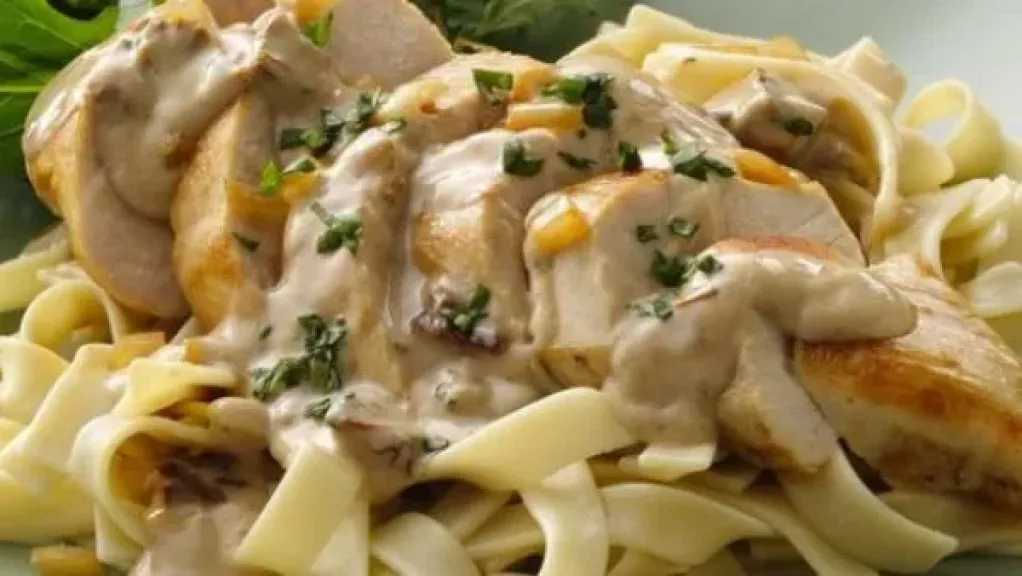 طريقة تحضير باستا الفتوتشيني بالدجاج في خطوات بسيطة