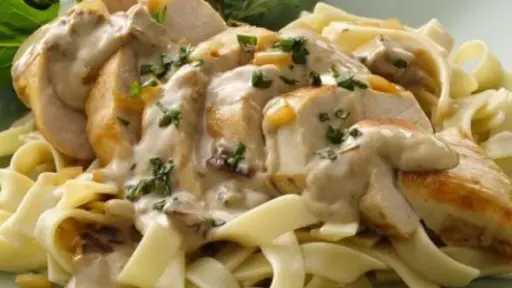 طريقة تحضير باستا الفتوتشيني بالدجاج في خطوات بسيطة