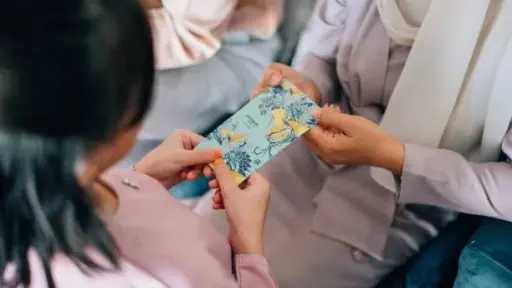 العيدية.. فرصة لتعزيز المهارات المالية للأطفال منذ الصغر العيدية.. فرصة لتعزيز المهارات المالية للأطفال منذ الصغر