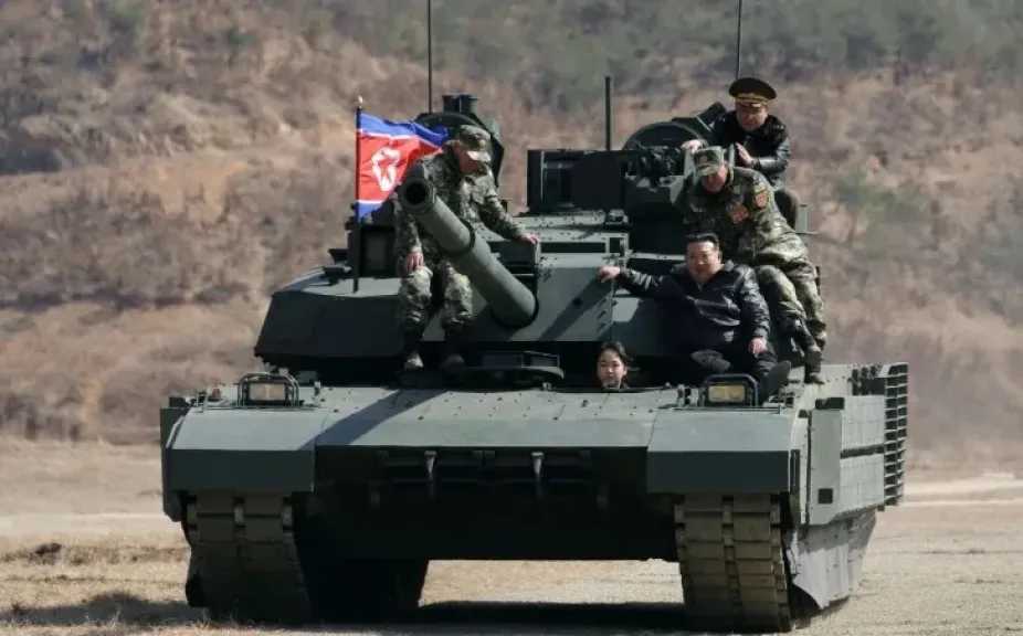 كيم جونج أون وابنته يظهران في تدريبات عسكرية.. إشراف على إطلاق نار وتكهنات بالخلافة