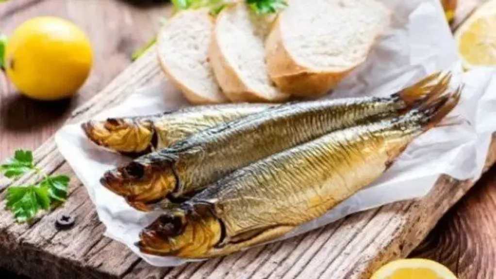 استشاري قلب: الرنجة غذاء غني بالفوائد ولكن الحذر مطلوب للاستهلاك الصحيح في العيد