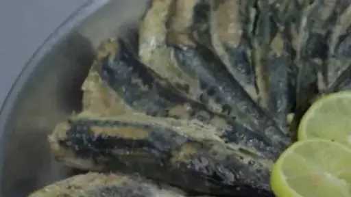 صينية السردين بالزيت والليمون.. وجبة شهية لأيام عيد الفطر صينية السردين بالزيت والليمون.. وجبة شهية لأيام عيد الفطر