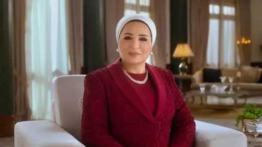 قرينة الرئيس تشيد بدور الأم المصرية وتوجه لها التحية في عيدها