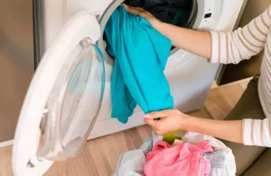 نصائح مهمة للحفاظ على ملابس العيد من التلف أثناء الغسيل