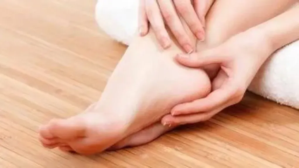 تشققات القدمين