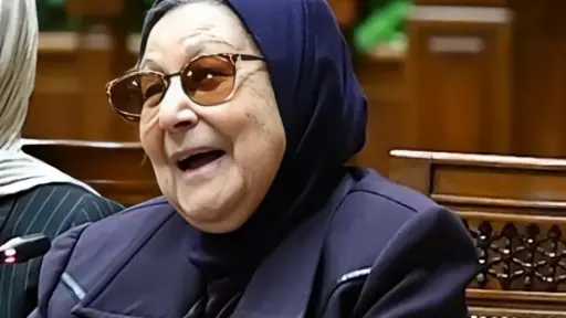 عفاف الهلاوي تكشف للرئيس السيسي تجربتها في دار رعاية كبار السن