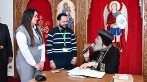 عطاء إنساني يهزم المرض.. البابا تواضروس يكرم فتاة تبرعت بفص الكبد وأنقذت حياة شقيق زوجها