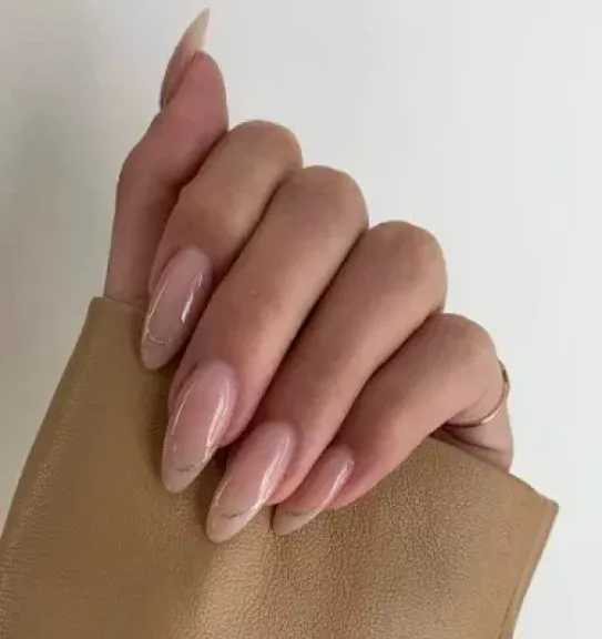 ألوان النيود وتدرجاتها تسيطر على موضة الأظافر للمواسم القادمة.. تصاميم أنيقة