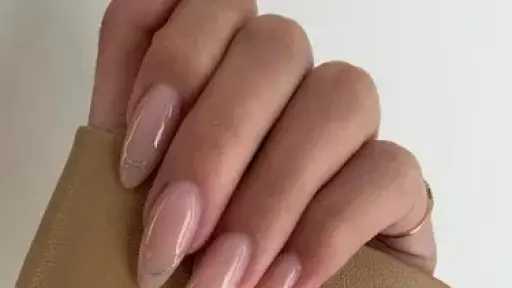 ألوان النيود وتدرجاتها تسيطر على موضة الأظافر للمواسم القادمة.. تصاميم أنيقة