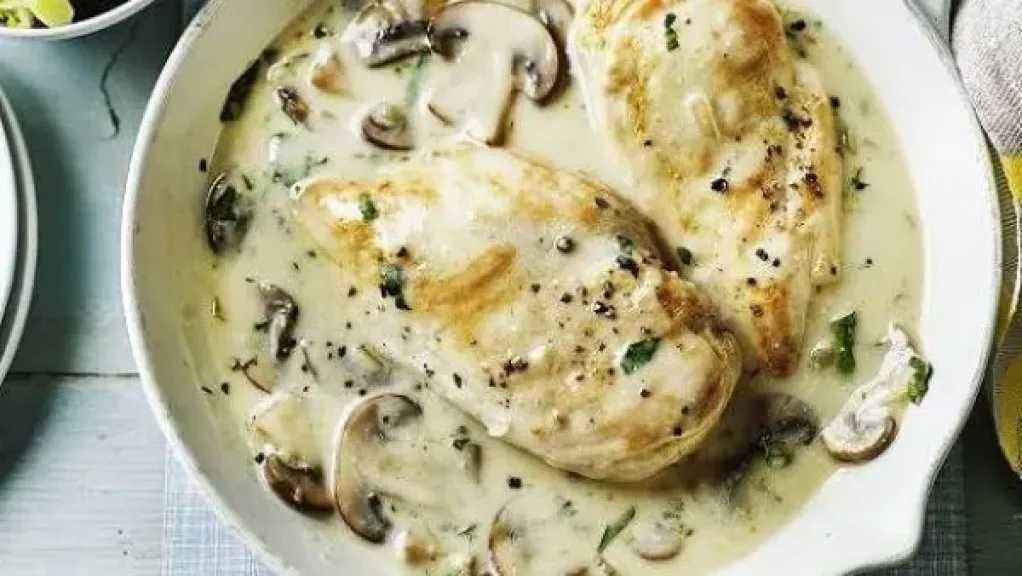 وصفة شهية.. طريقة تحضير الدجاج بالبصل المكرمل والكريمة