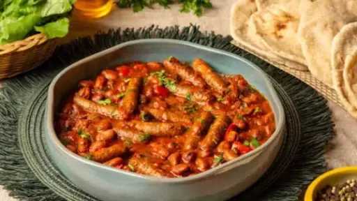 طاجن السجق الشرقي.. وصفة سهلة بمذاق غني على المائدة