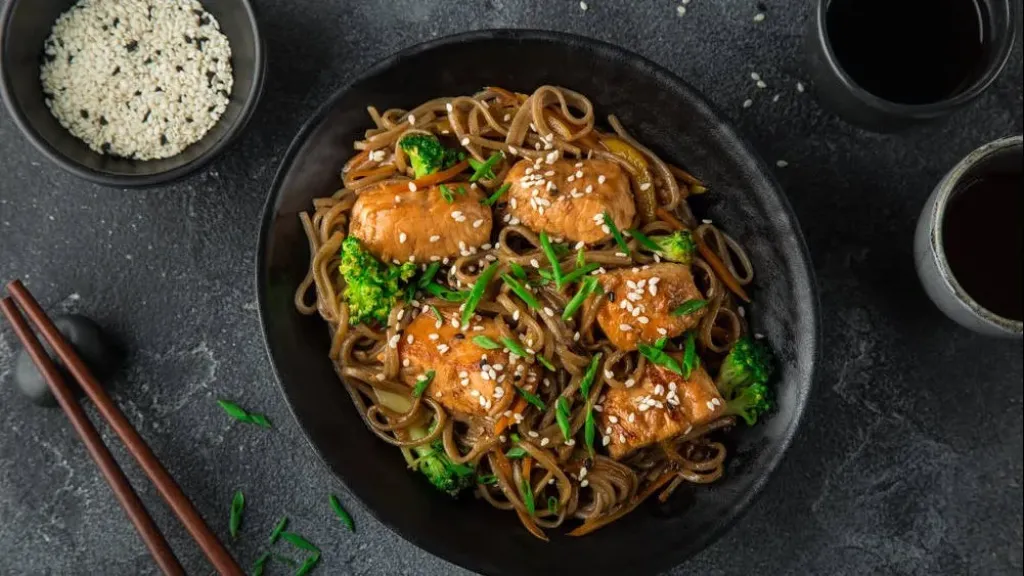 المكرونة بالدجاج