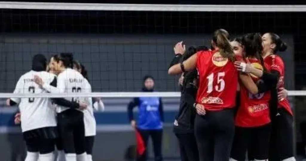 الأهلي والزمالك في قمة حاسمة لتحديد بطل دوري سوبر سيدات الطائرة