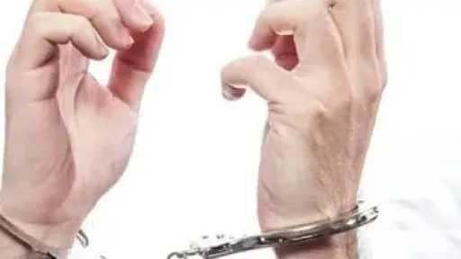 تجديد حبس سائق ميكروباص بتهمة التحرش بطالبة في القاهرة