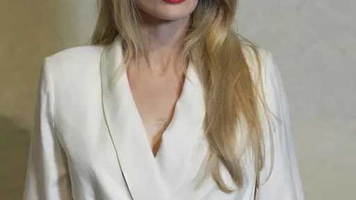 أنجلينا جولي تُشعل مواقع التواصل بعد ظهور مثير للجدل في شنجهاي