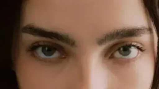 زيوت طبيعية لاستعادة صحة وكثافة الرموش