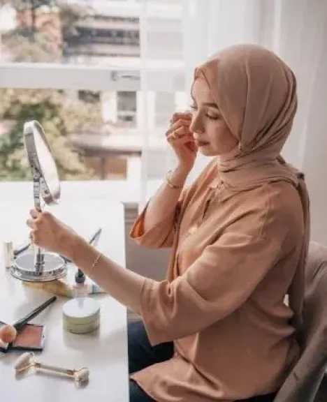 كيف تحصلين على مكياج عملي وأنيق لأجواء العمل بخطوات بسيطة