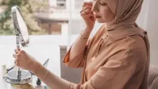 كيف تحصلين على مكياج عملي وأنيق لأجواء العمل بخطوات بسيطة كيف تحصلين على مكياج عملي وأنيق لأجواء العمل بخطوات بسيطة