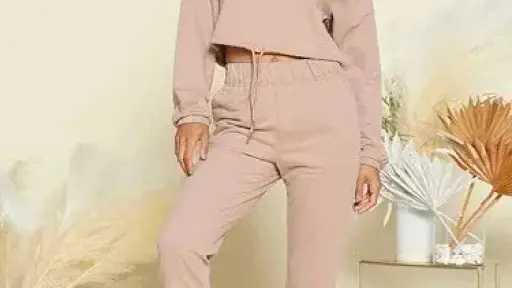 ملابس الاسترخاء المنزلية تتحول إلى صيحة عصرية تناسب كل الأوقات