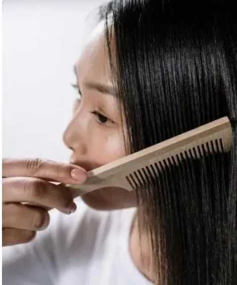 حيل طبيعية للتخلص من قشرة الشعر وتخفيف الحكة بطرق فعالة