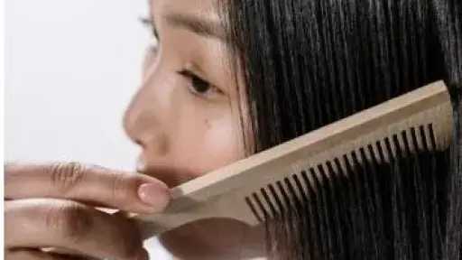 حيل طبيعية للتخلص من قشرة الشعر وتخفيف الحكة بطرق فعالة