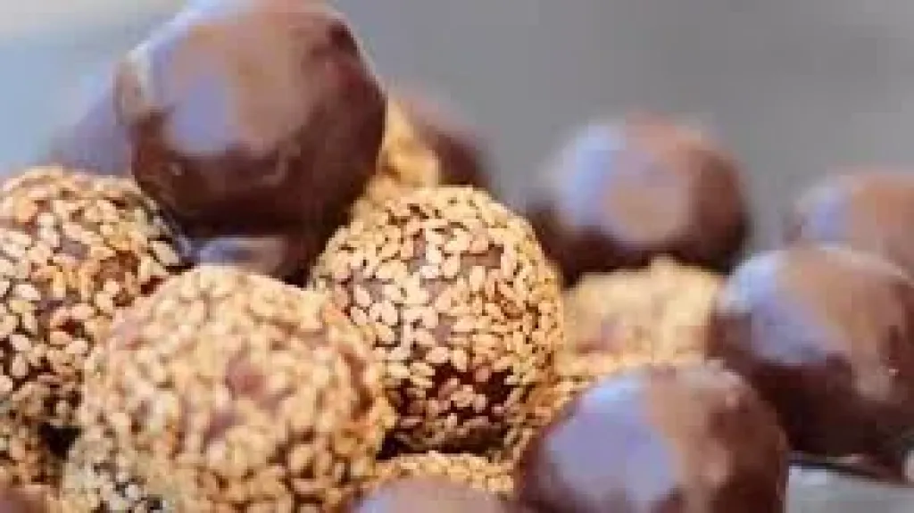 كرات البسكويت بالشوكولاتة