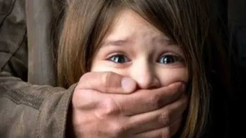 حبس عامل 4 أيام بتهمة التحرش بطفلة داخل مصعد بالهرم بعد توثيق الحادث بالفيديو