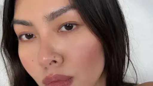 صيحات مكياج صيف 2026.. إطلالة طبيعية ولمسات ناعمة تتصدر المشهد